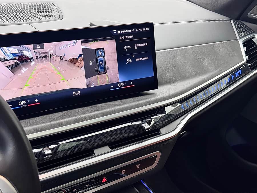 BMW X7 2023 immagine di auto #17