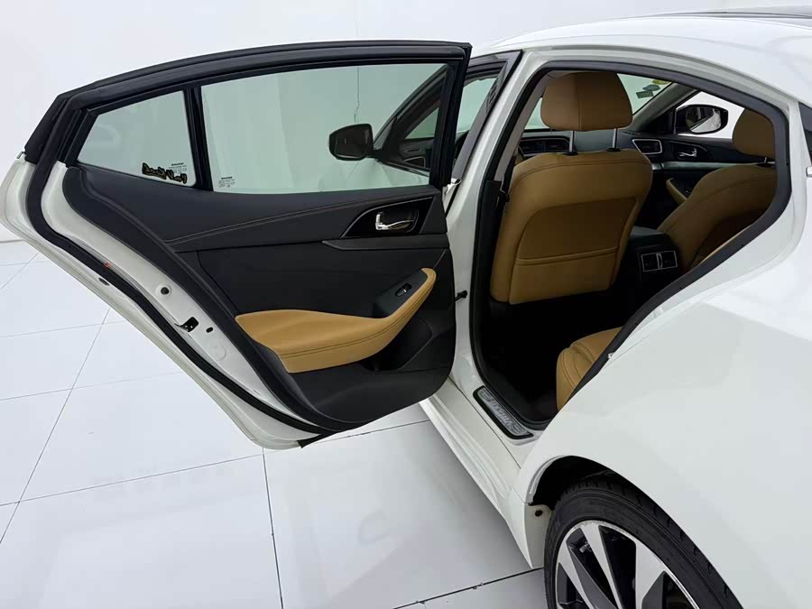 Nissan Maxima 2017 imagem de carro #17