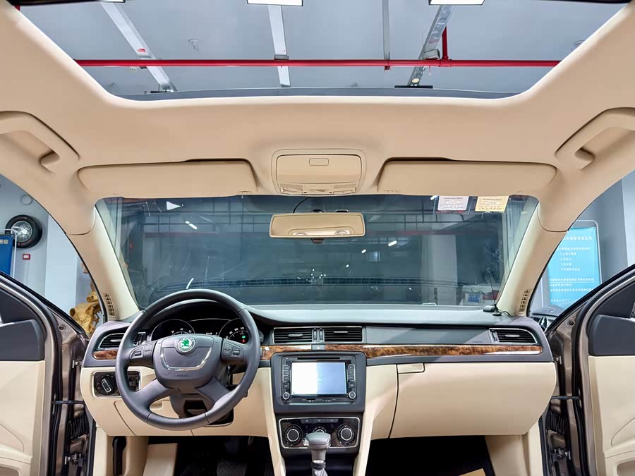 Skoda Superb 2012 car image #17