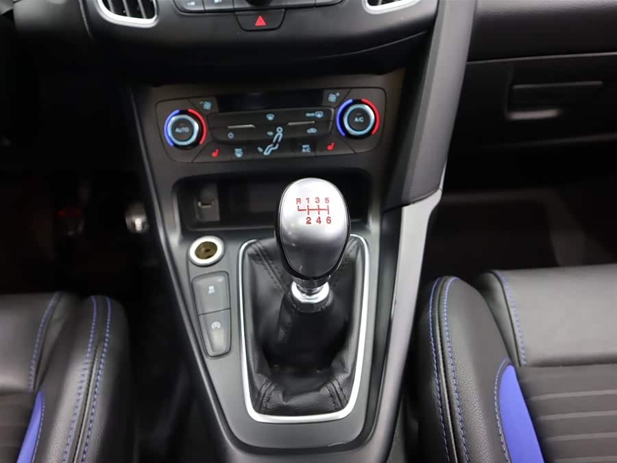 Ford Focus (Imported) 2017 #17 Ford Focus (Imported) 2017 صورة سيارة #17