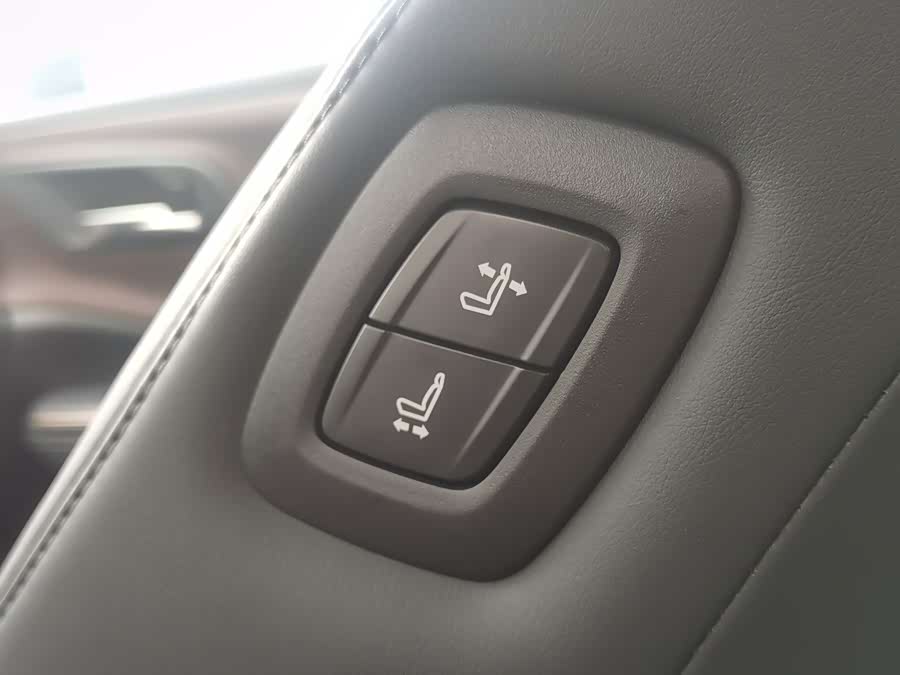 Toyota CrownSportCross 2023 صورة سيارة #17