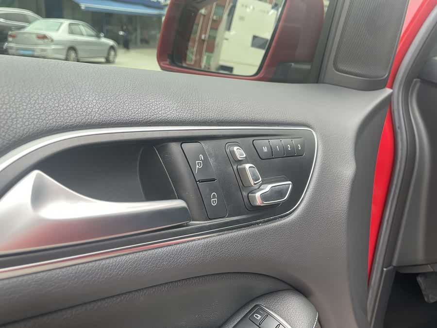 Mercedes-Benz B Class 2015 car image #17