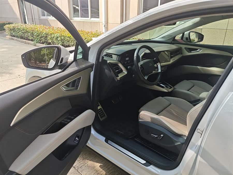 Audi Q5 e-tron 2023 #17 Audi Q5 e-tron 2023 صورة سيارة #17