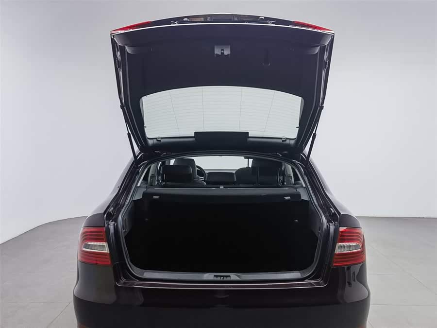 Skoda Superb 2014 car image #17