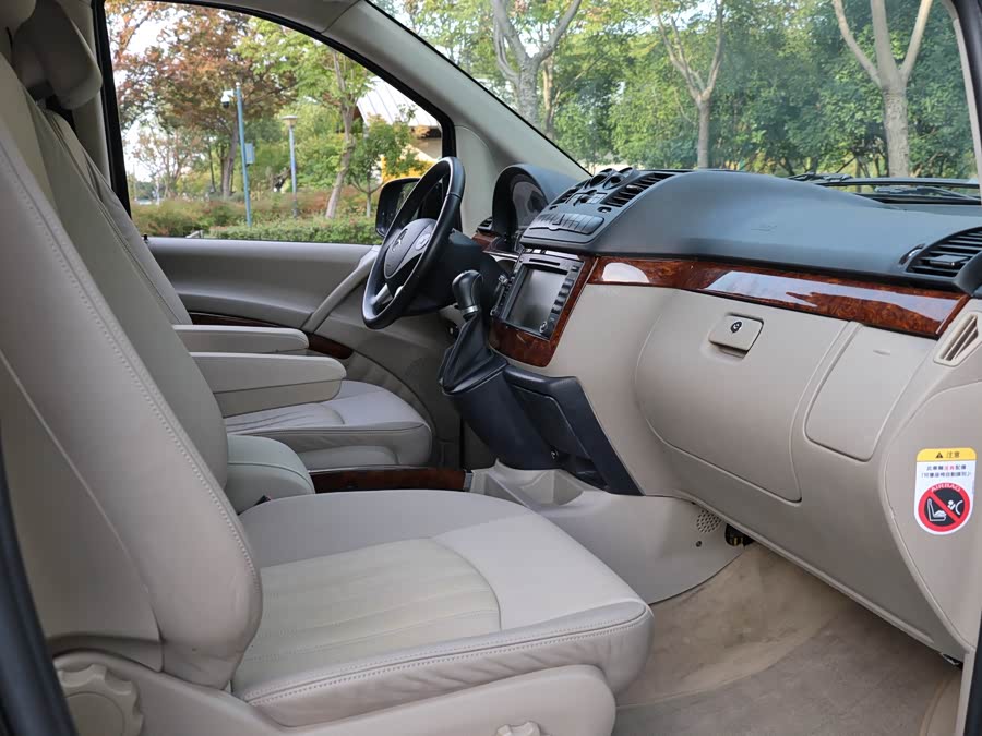 奔驰 唯雅诺 2011 汽车图片 #17