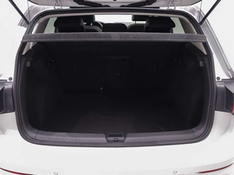 Volkswagen Golf 2023 car image #17