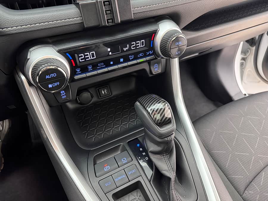 Toyota RAV4 2021 #17 Toyota RAV4 2021 car image #17