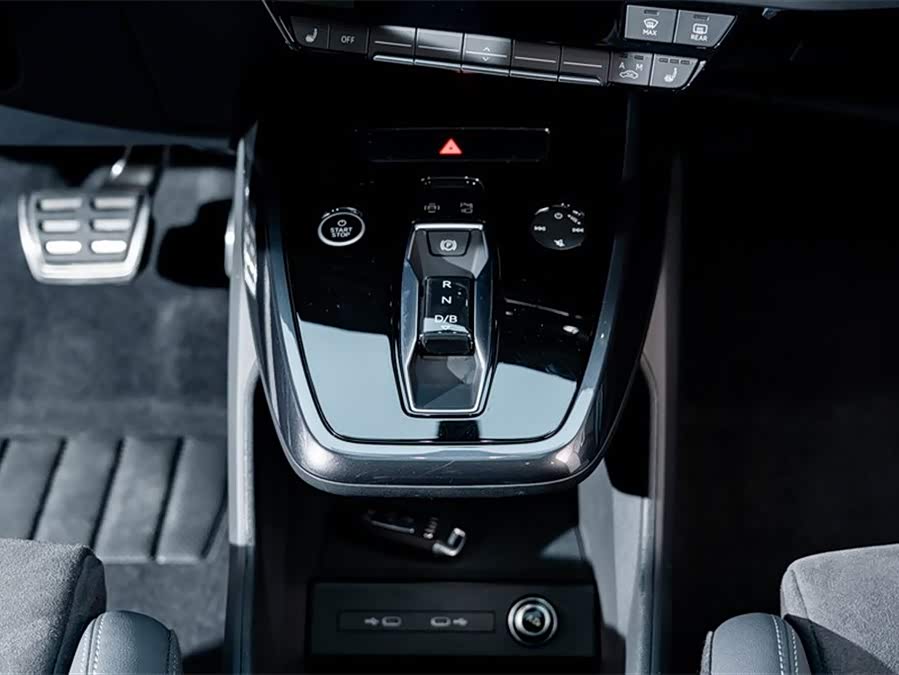 Audi Q4 e-tron 2023 immagine di auto #17