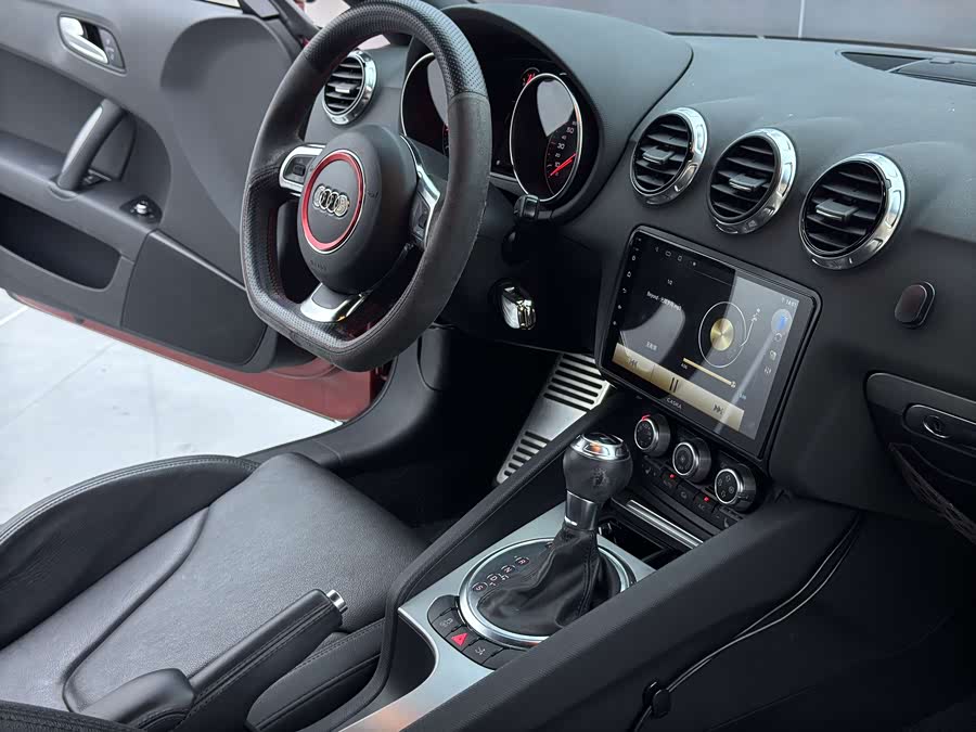 Audi TT 2015 car image #17