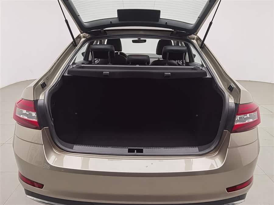 Skoda Octavia 2019 car image #17
