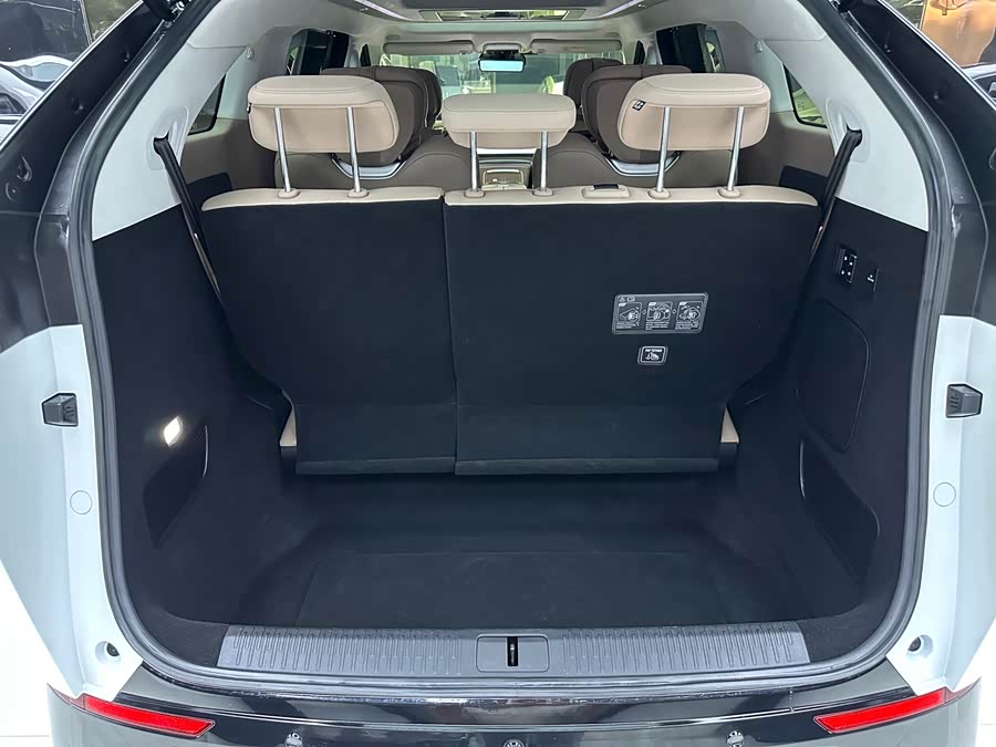 Xpeng X9 2024 immagine di auto #17