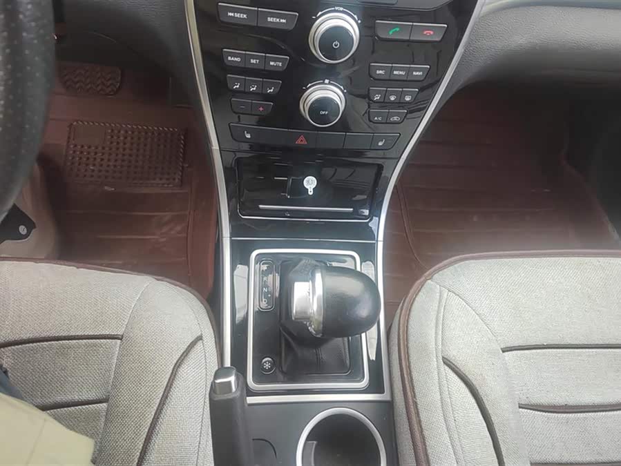 Haval H2 2015 car image #17