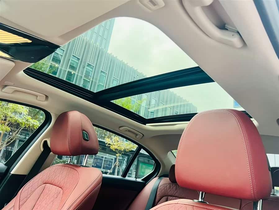 BMW i3 2024 car image #17