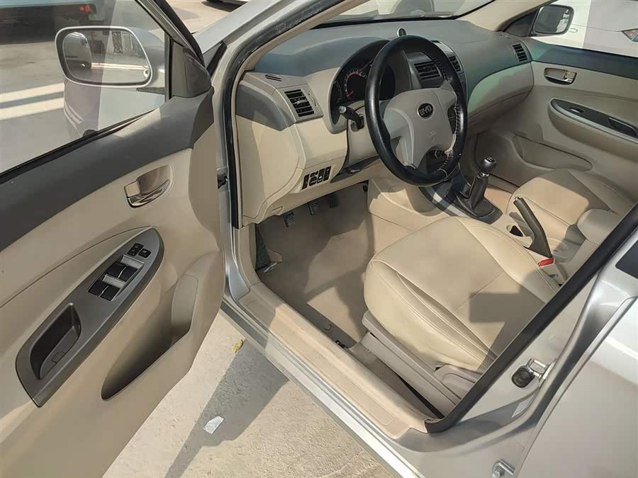 BYD L3 2014 car image #17