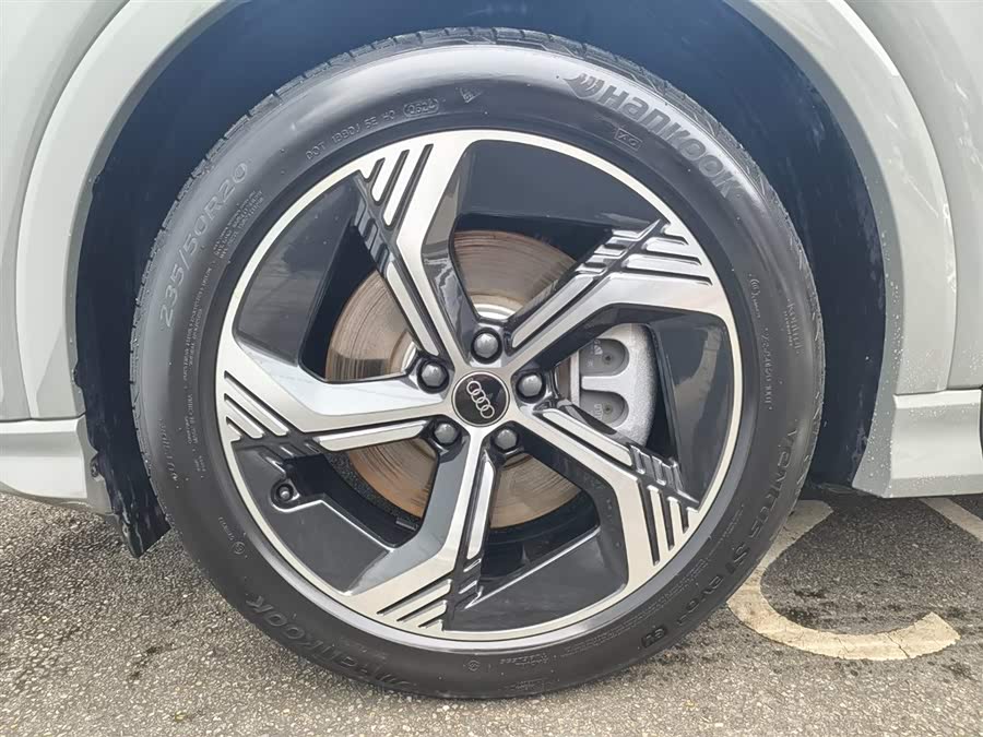 Audi Q4 e-tron 2024 #17 Audi Q4 e-tron 2024 صورة سيارة #17