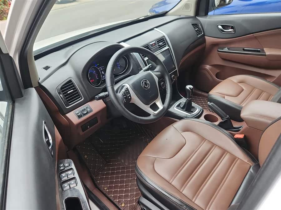 Forthing SX6 2016 car image #17