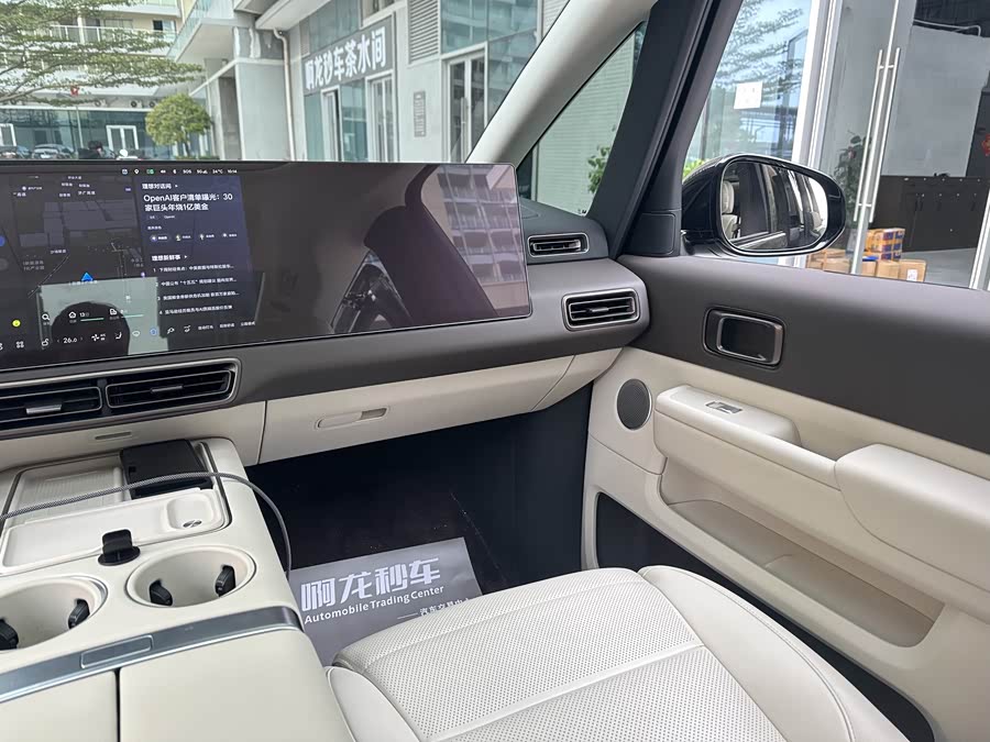 理想汽车 理想MEGA 2024 汽车图片 #17