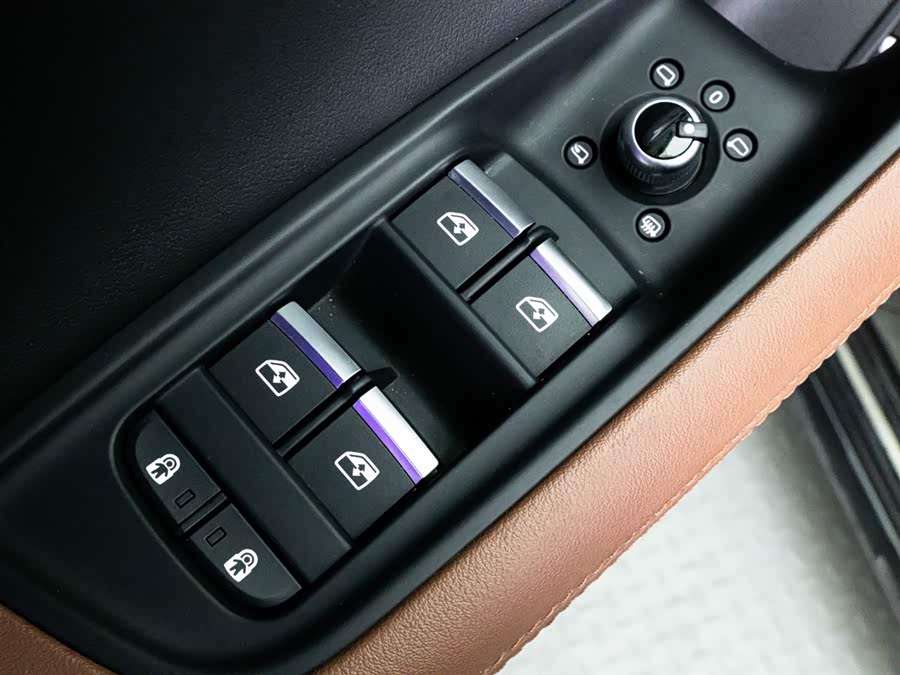 Audi Q7 2023 car image #17