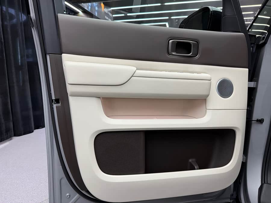 理想汽车 理想MEGA 2024 汽车图片 #17