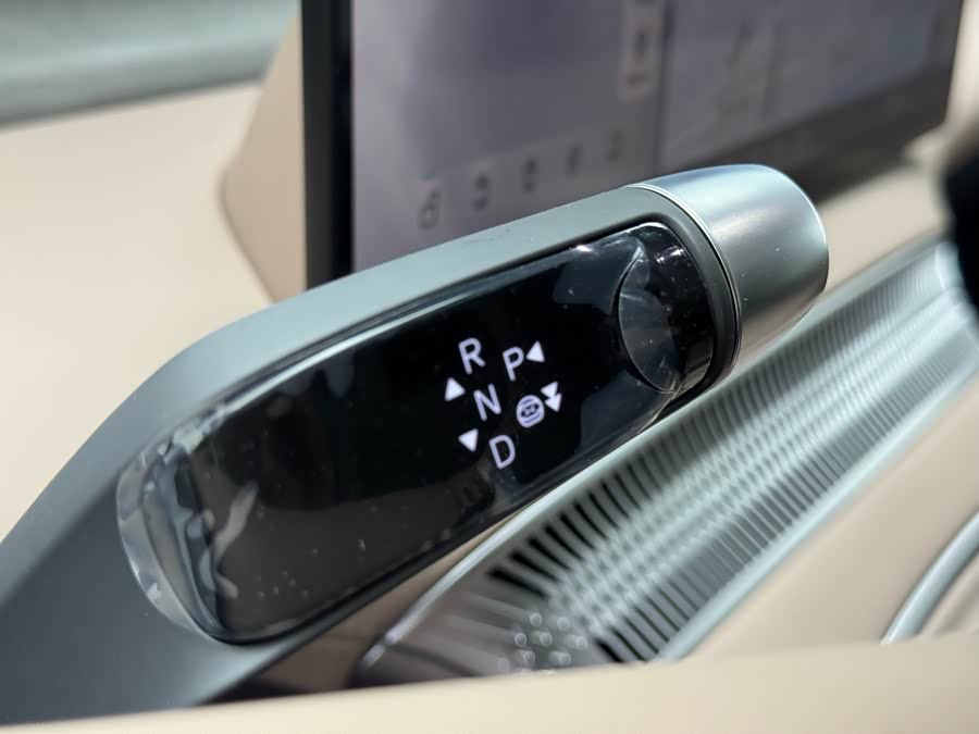 Xpeng X9 2025 imagem de carro #17