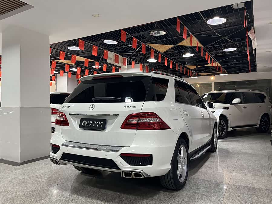 Mercedes-Benz M Class 2015 car image #17