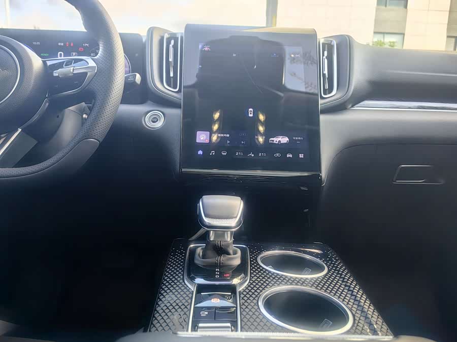 HongQi HS3 PHEV 2024 #17 HongQi HS3 PHEV 2024 car image #17