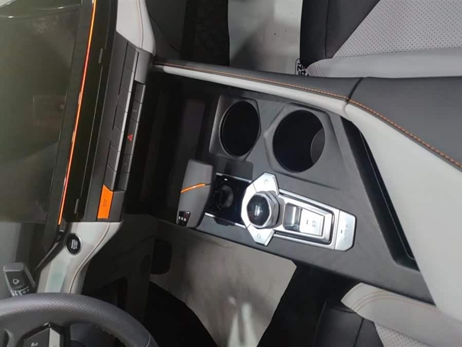 Changan UNI-V iDD 2024 car image #17