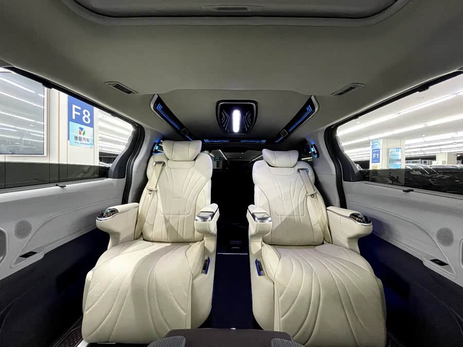 Toyota Granvia 2024 immagine di auto #17