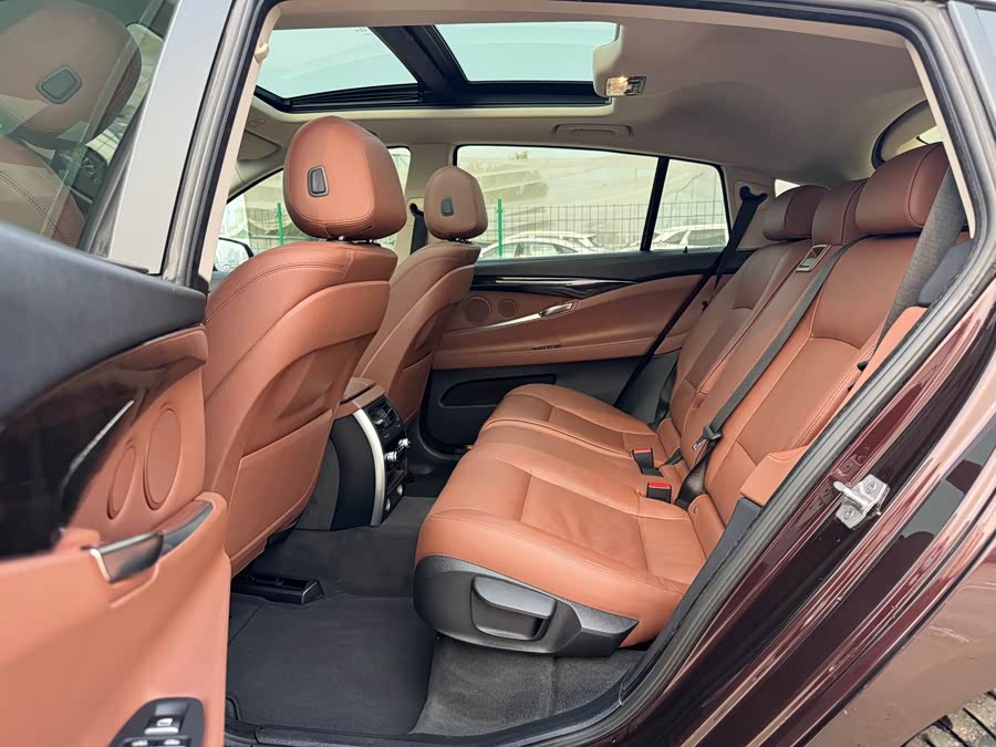 BMW 5 Series GT 2016 #17 BMW 5 Series GT 2016 immagine di auto #17