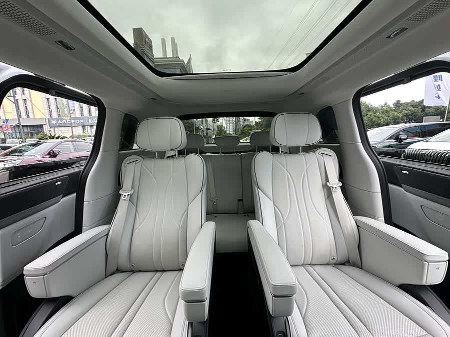 Xpeng X9 2024 immagine di auto #17