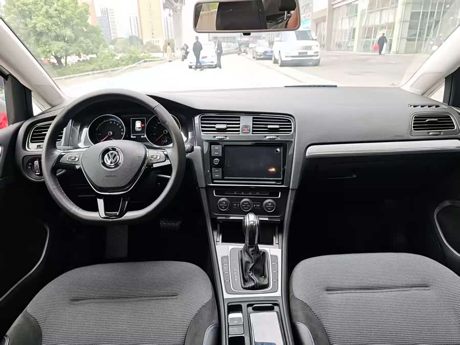 Volkswagen Golf Pure Electric 2021 imagen de coche #17