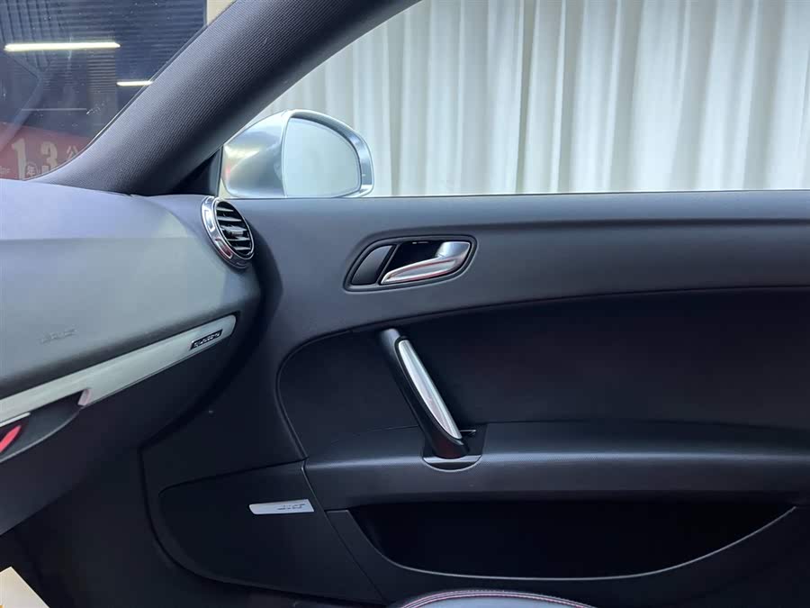 Audi TTS 2011 car image #17