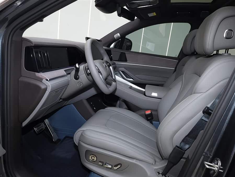 Denza N9 2025 #17 Denza N9 2025 car image #17