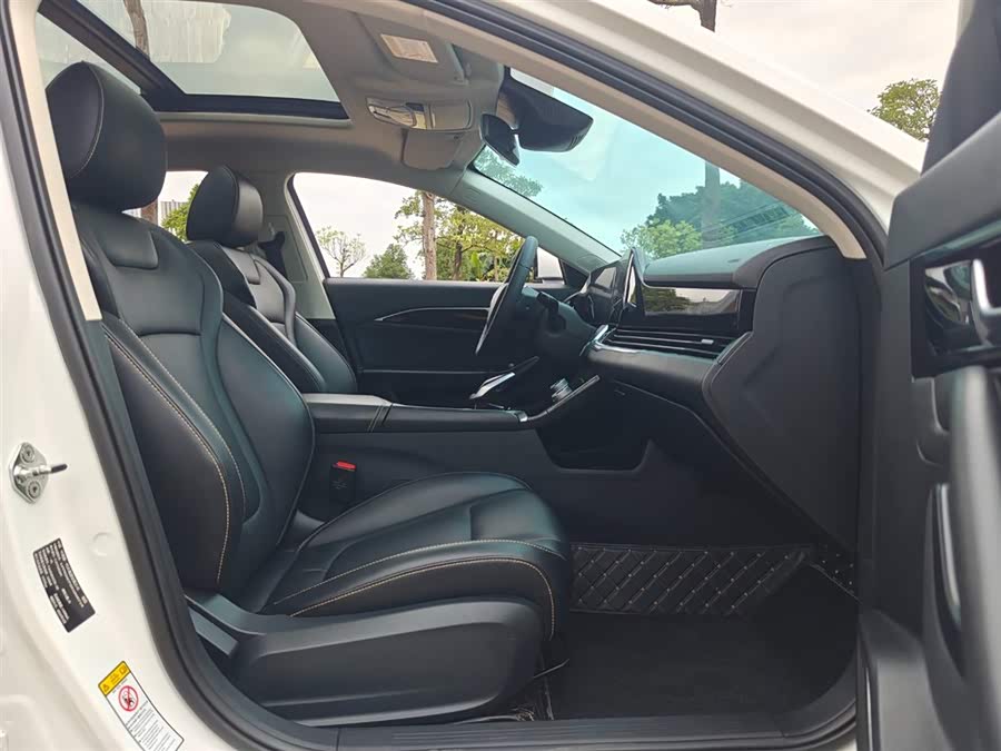 2022 car image #17