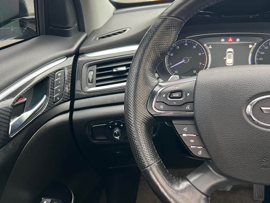 GAC Trumpchi GS7 2018 car image #17