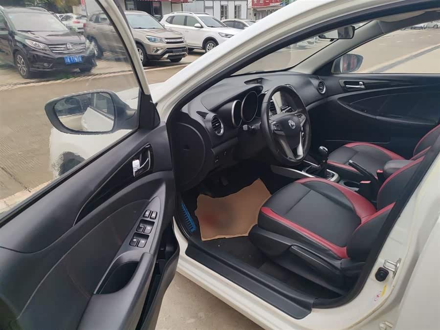 Changan Eado XT 2016 изображение автомобиля #17