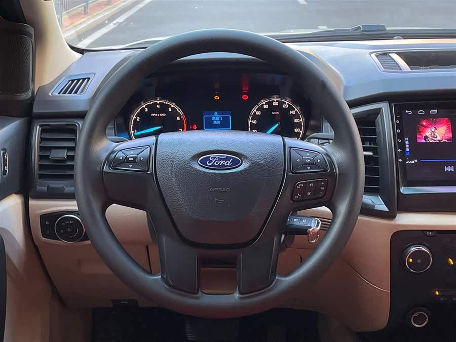 Ford Everest 2017 immagine di auto #17