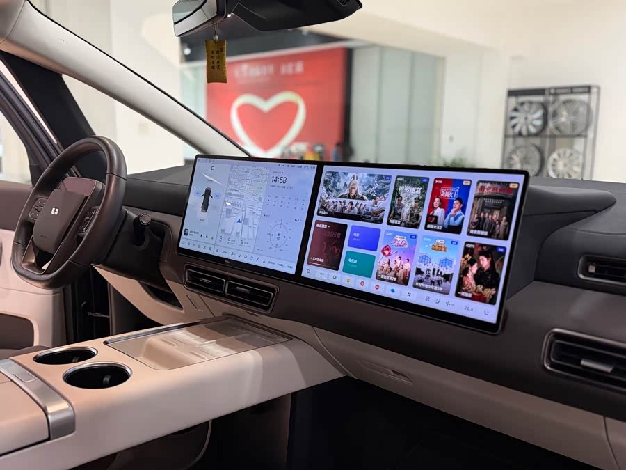 理想汽车 理想MEGA 2024 汽车图片 #17