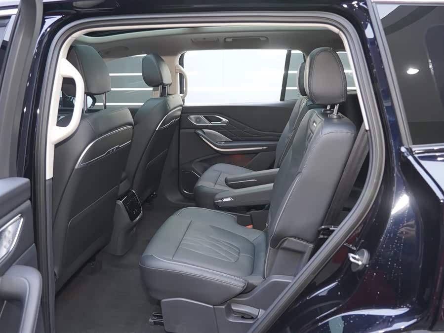 HongQi HS7 PHEV 2025 car image #17