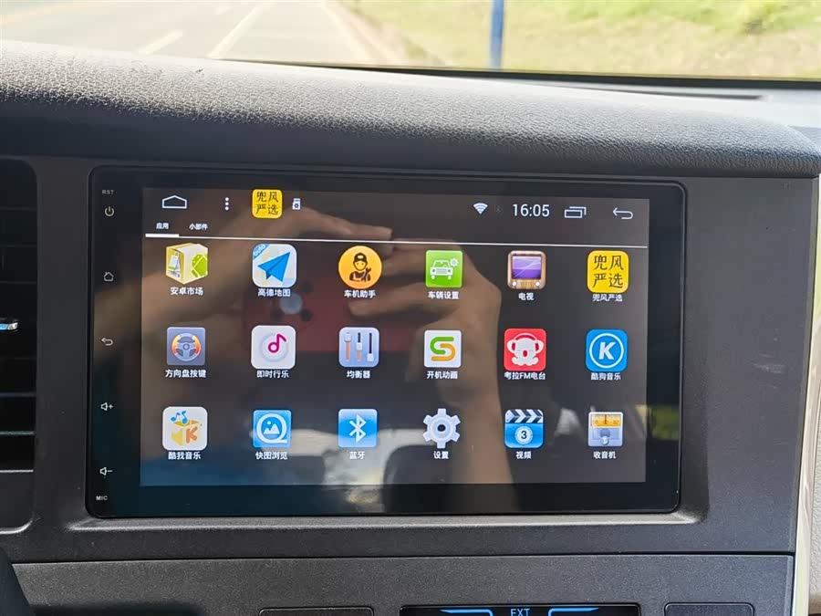 Toyota SIENNA 2018 car image #17