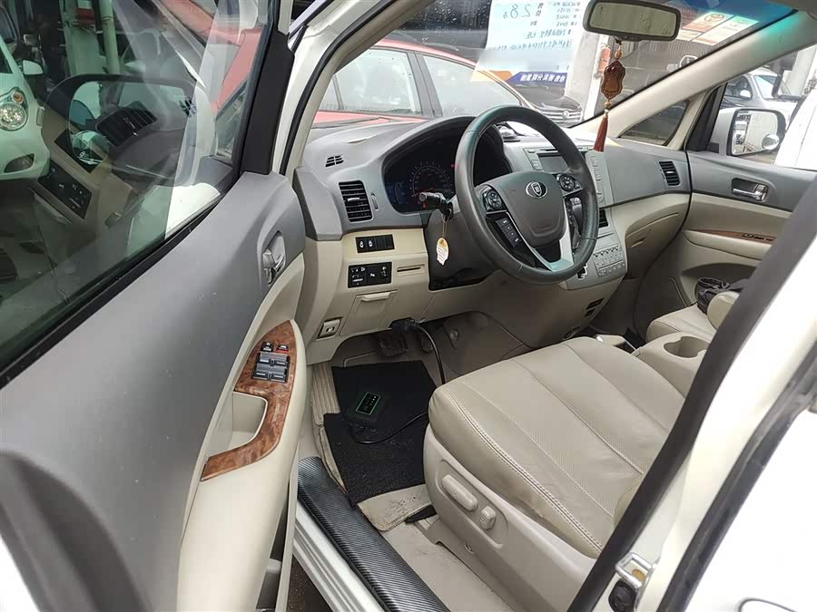 BYD M6 2014 car image #17