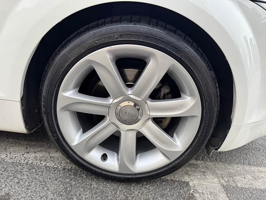 Audi TT 2011 #17 Audi TT 2011 car image #17