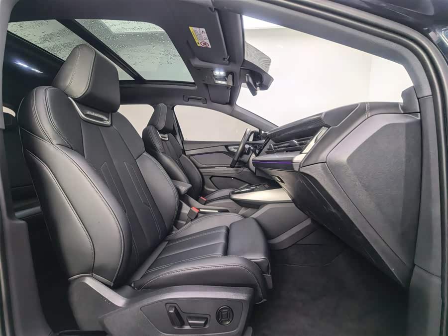 Audi Q4 e-tron 2024 immagine di auto #17