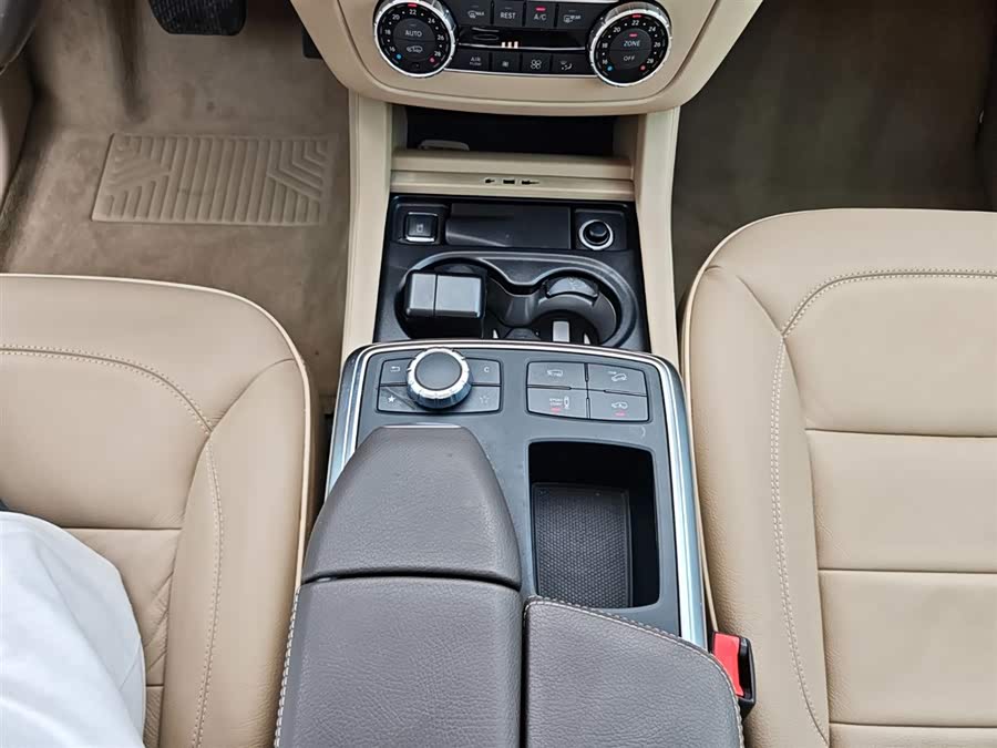 Mercedes-Benz M Class 2012 car image #17