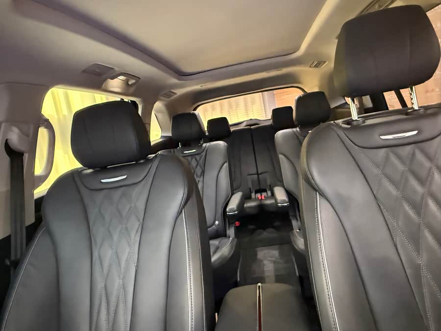 HongQi HS7 PHEV 2024 car image #17