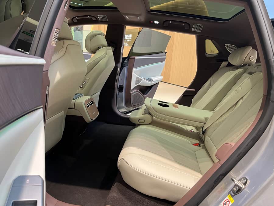 Denza Z9GT 2024 #17 Denza Z9GT 2024 car image #17