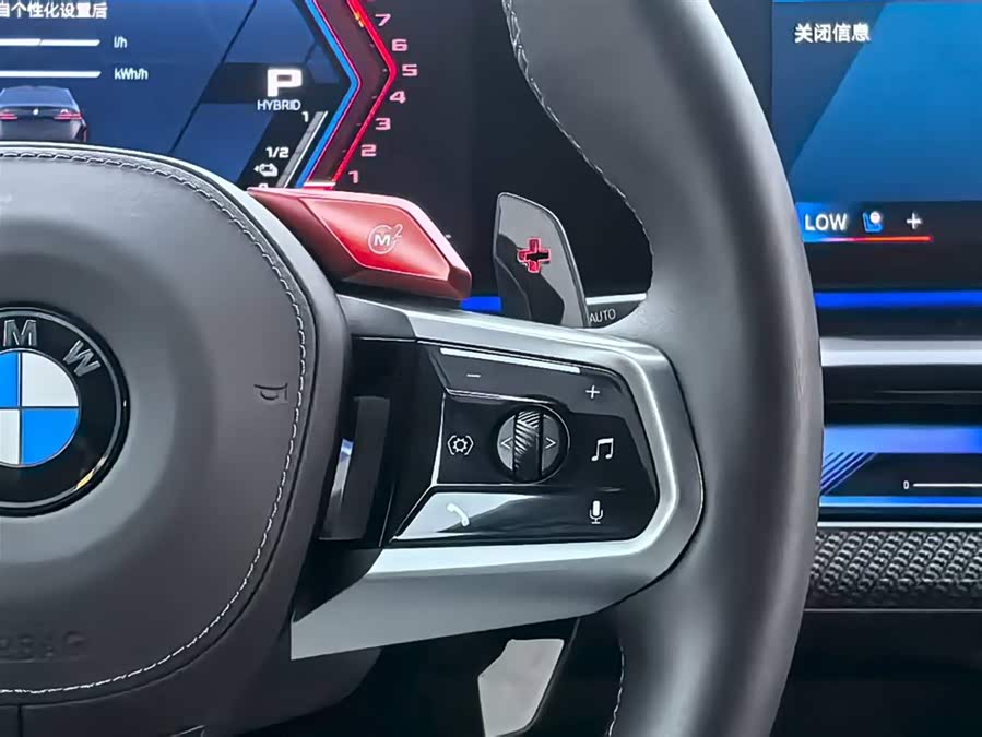 BMW M5 New Energy immagine di auto #17