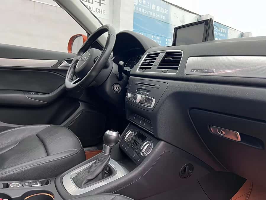 Audi Q3 2014 car image #17