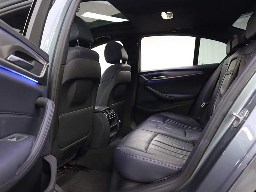 BMW 5 Series (Imported) 2018 #17 BMW 5 Series (Imported) 2018 car image #17