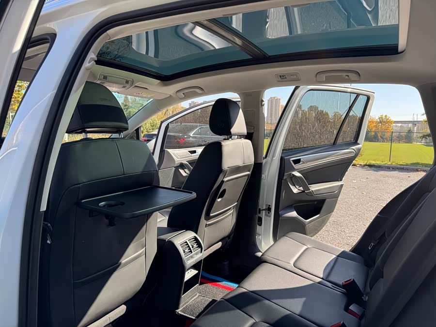 Volkswagen Golf Sportsvan 2020 car image #17